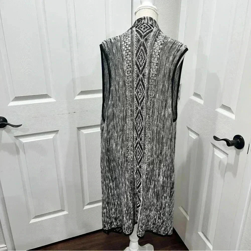 Absolutely Famous plus size, sleeveless, open front, open knit, sweater - Picture 3 of 11